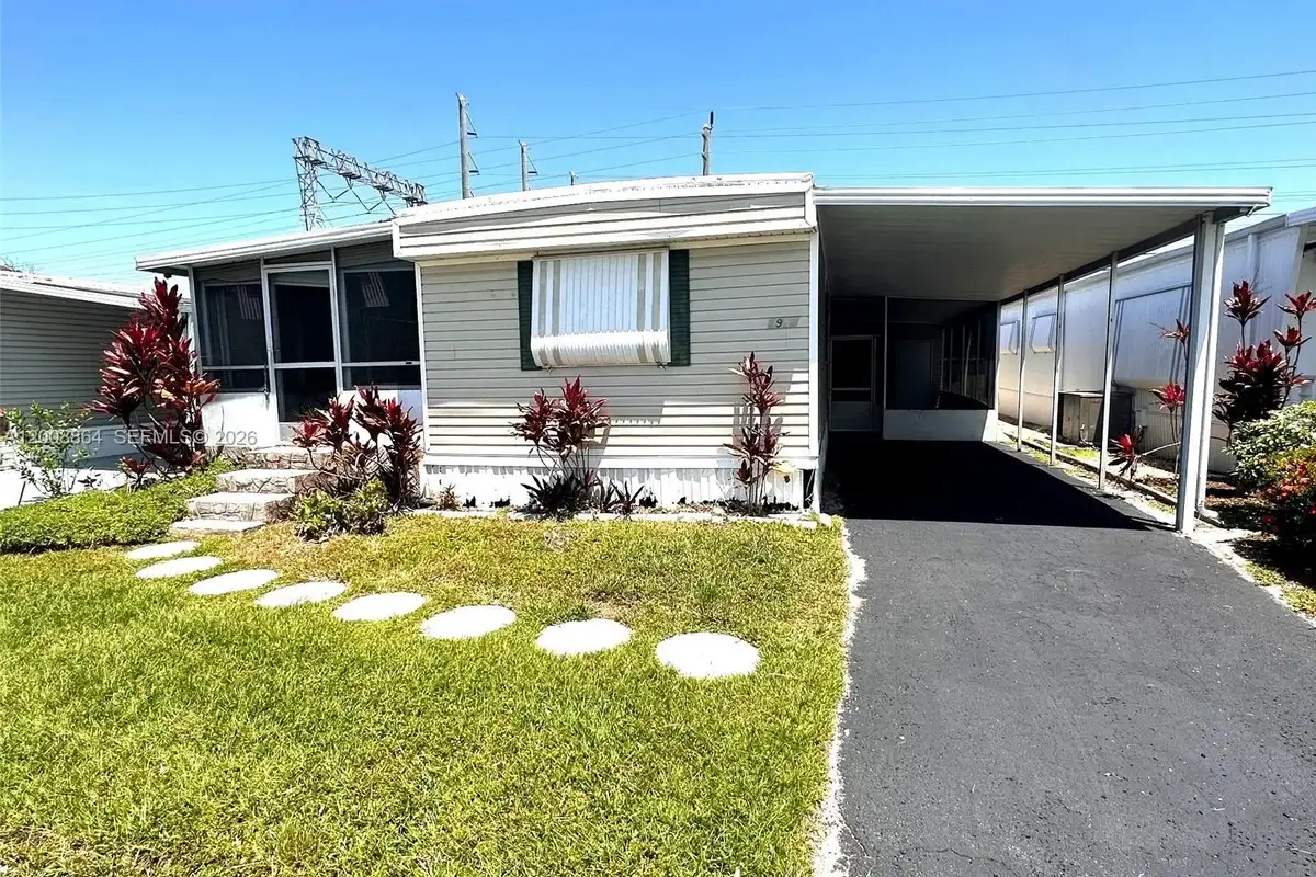 2957 SW 54th St, Dania Beach: photo 1 of 17