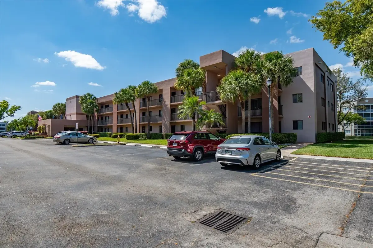 7448 Ashmont Cir #312, Tamarac: photo 1 of 41