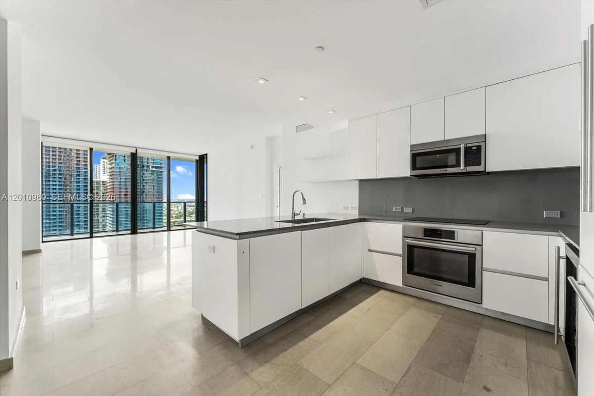 68 SE 6th St #2304, Miami: photo 1 of 21