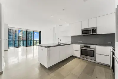 68 SE 6th St #2304, Miami: photo 1 of 21
