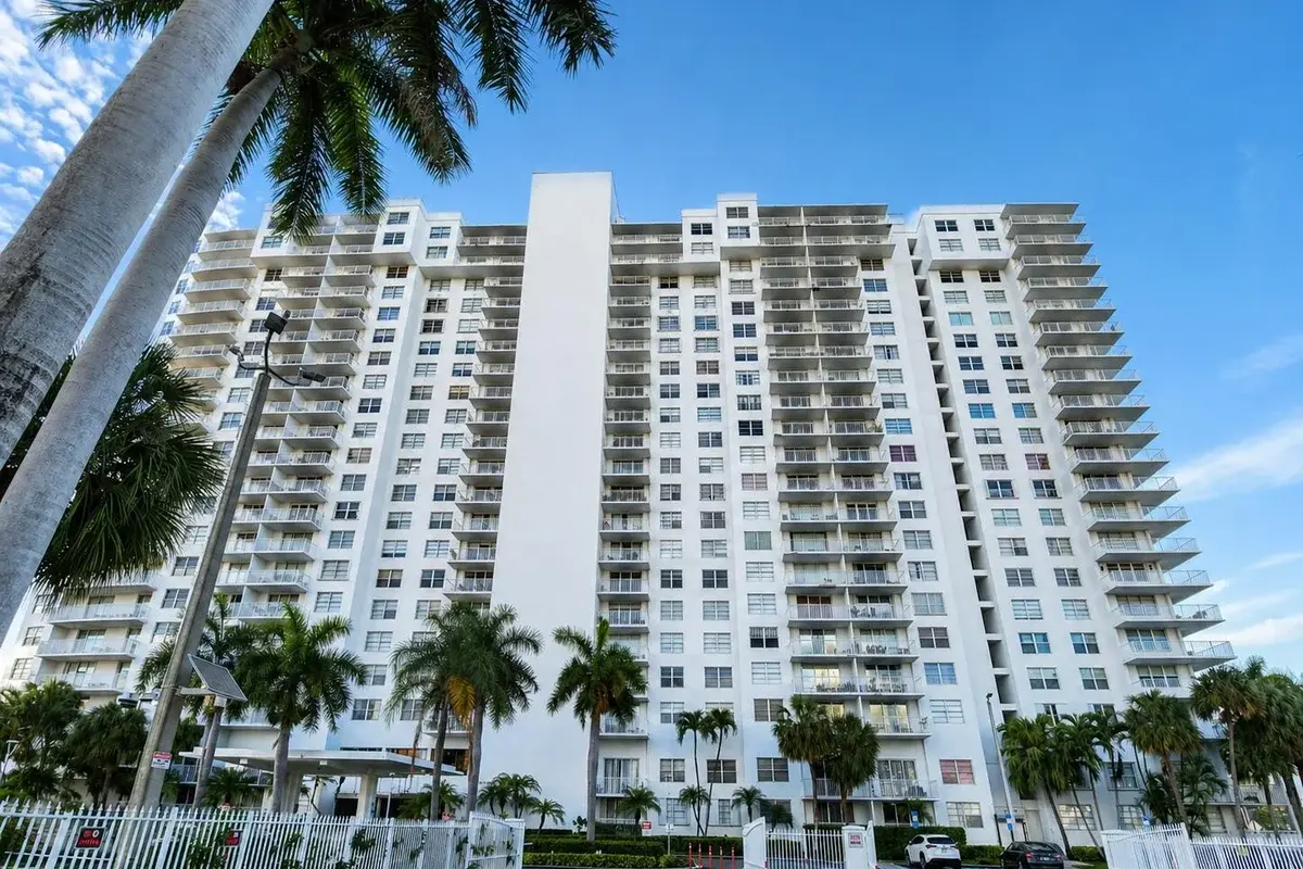 2801 NE 183rd St #1502w, Aventura: photo 1 of 19