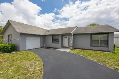 7454 NW 48th Pl, Lauderhill: photo 1 of 45