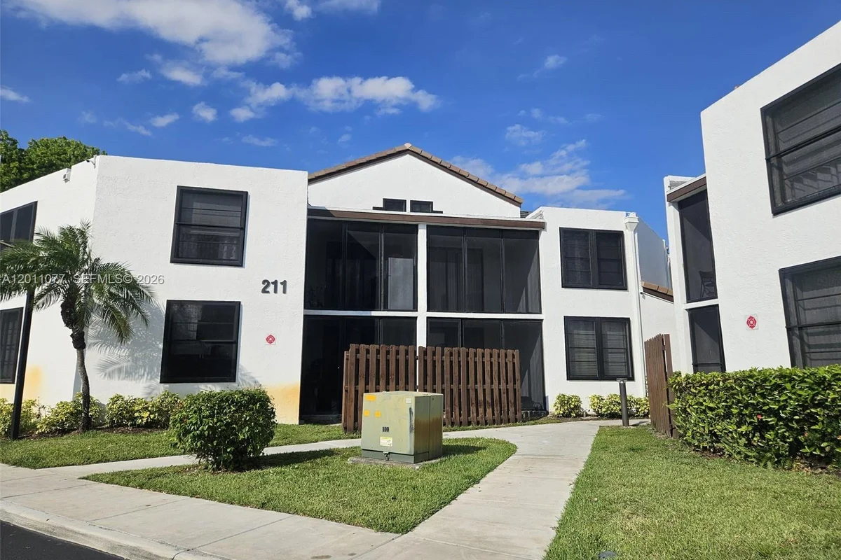 211 Lake Pointe Dr #108, Oakland Park: photo 1 of 26