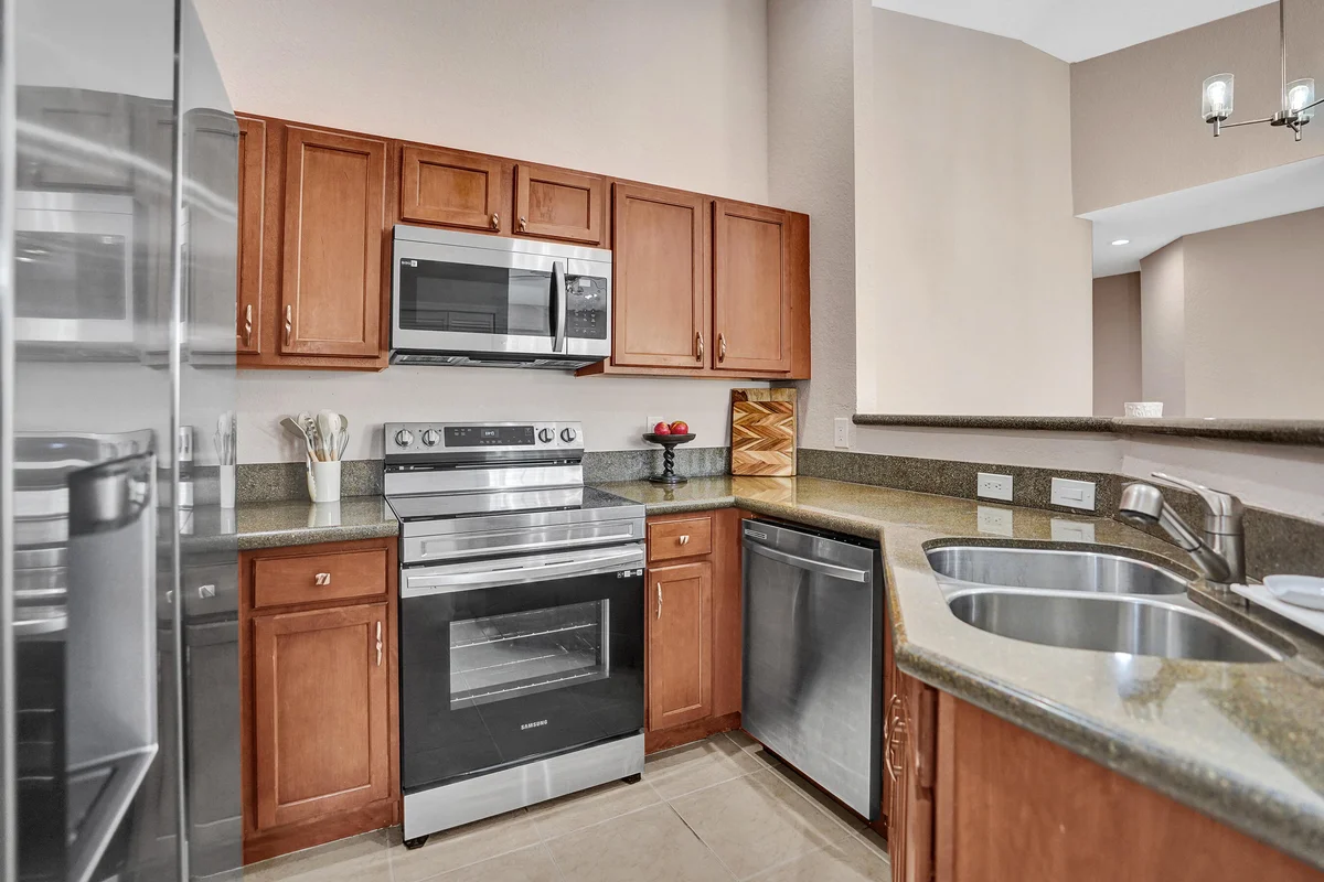 1825 Sonrisa St, Riviera Beach: photo 1 of 32