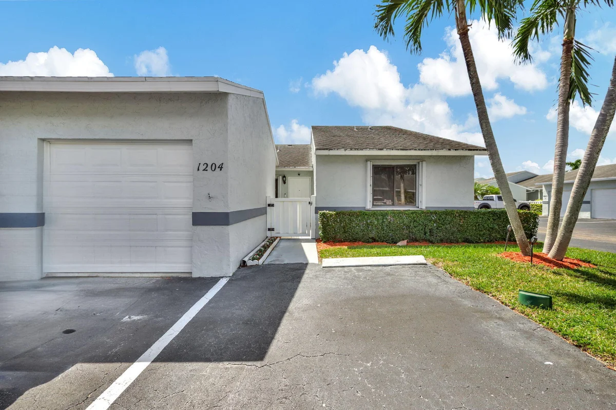 2640 W Gately Dr W #1204, West Palm Beach: photo 1 of 17