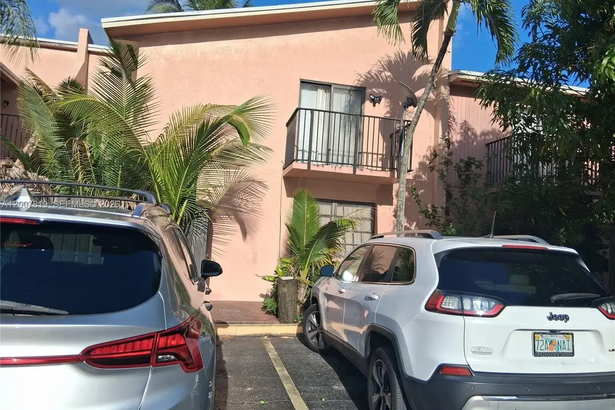 3429 SW 52nd Ave, Pembroke Park: photo 1 of 14