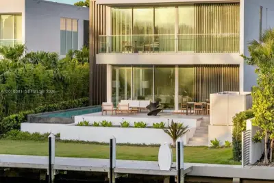 1081 W 48th St #N01, Miami Beach: photo 1 of 17