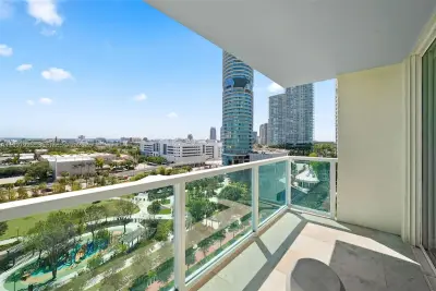 650 W Ave #1104, Miami Beach: photo 1 of 31