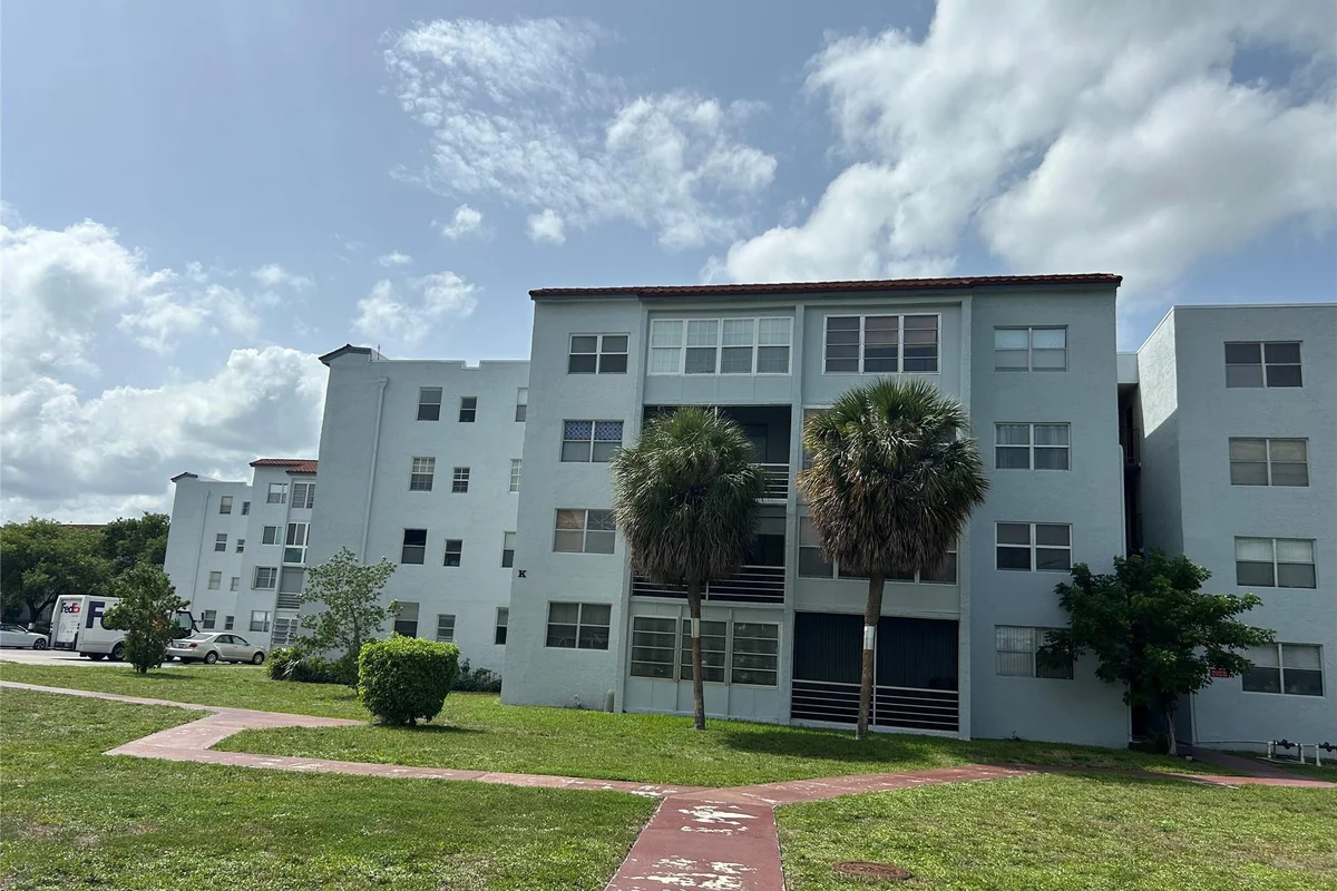 2860 Somerset Dr #311k, Lauderdale Lakes: photo 1 of 47