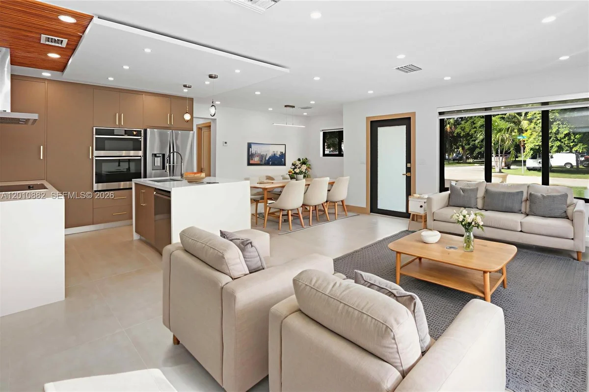 1620 Mckinley St, Hollywood: photo 1 of 33