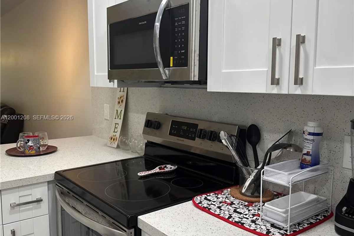 Condo in Coconut Creek: photo 1 of 11