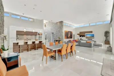 907 Diplomat Pkwy, Hallandale Beach: photo 1 of 57