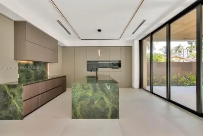 135 SW 29th Rd, Miami: photo 1 of 71