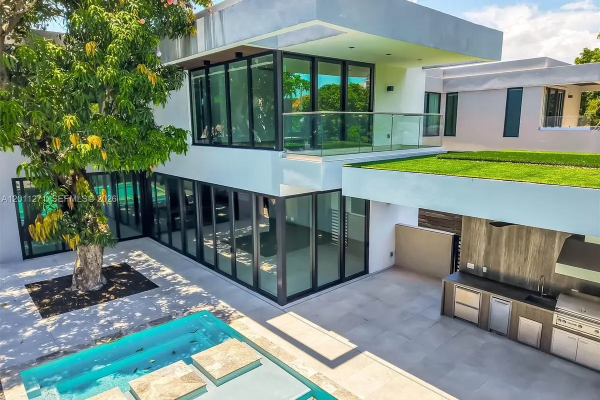 125 SW 29th Rd, Miami: photo 1 of 75