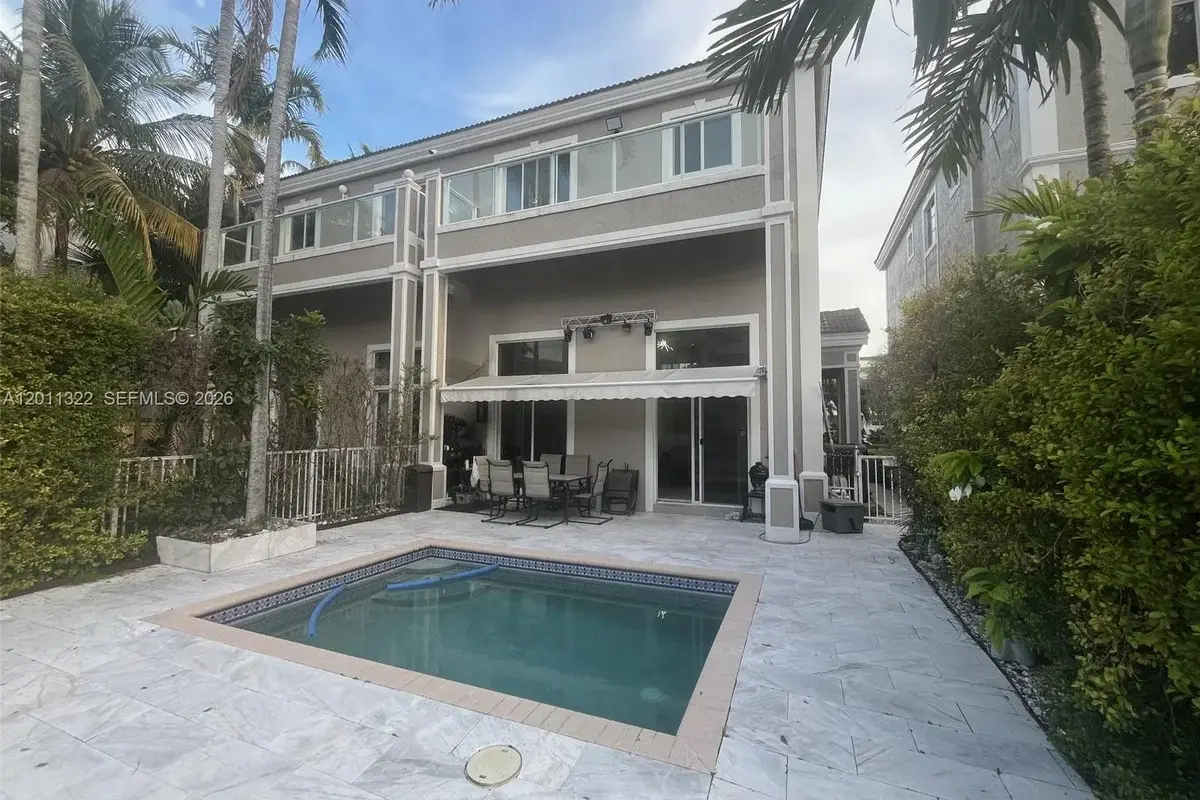 3915 NE 168th St, North Miami Beach: photo 1 of 31