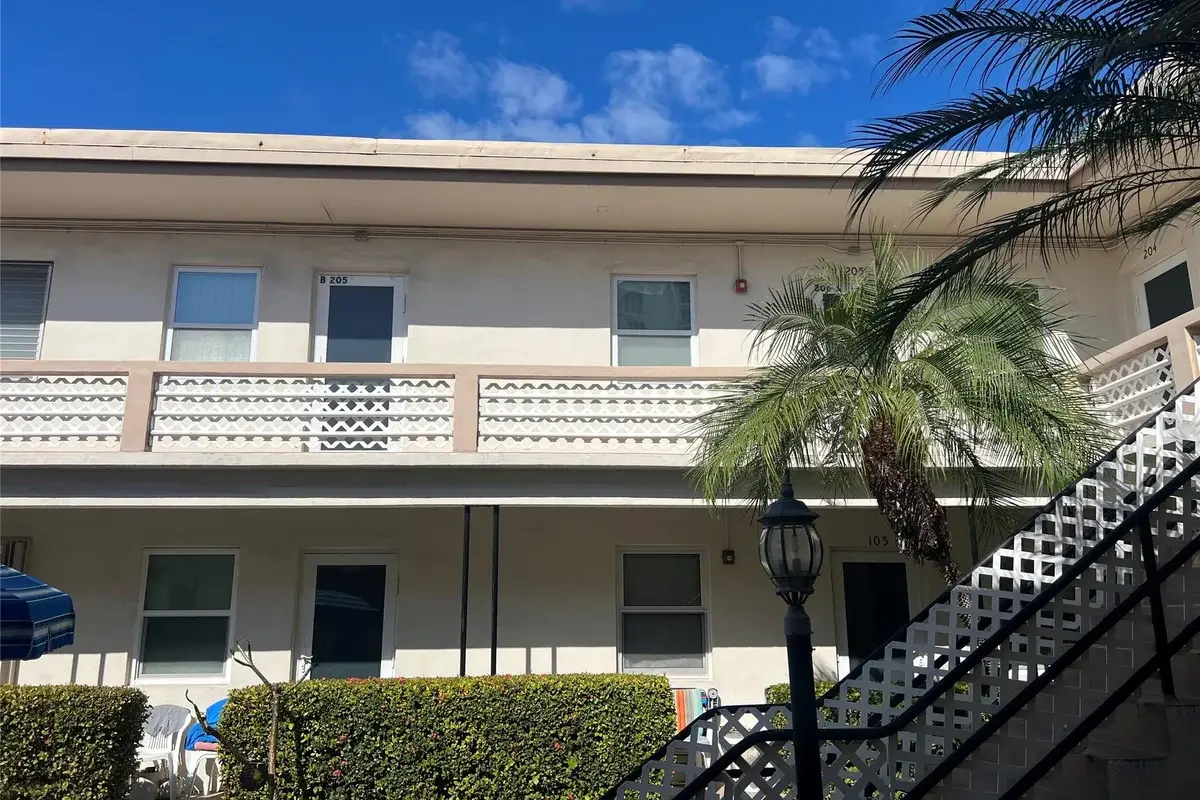 1315 N Ocean Dr #205, Hollywood: photo 1 of 14
