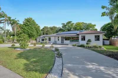 29 NE 95th St, Miami Shores: photo 1 of 42