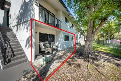 7095 NW 179th St #110, Hialeah: photo 1 of 21
