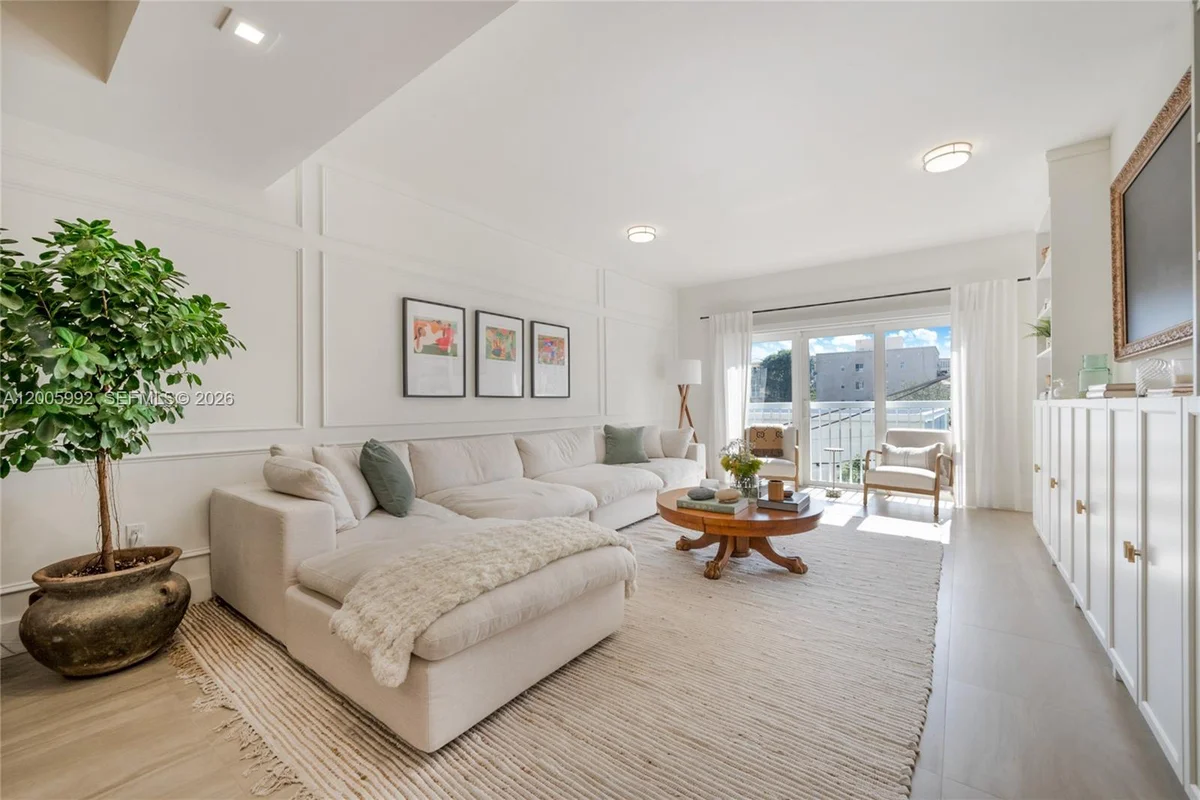 120 Salamanca Ave #3B, Coral Gables: photo 1 of 15