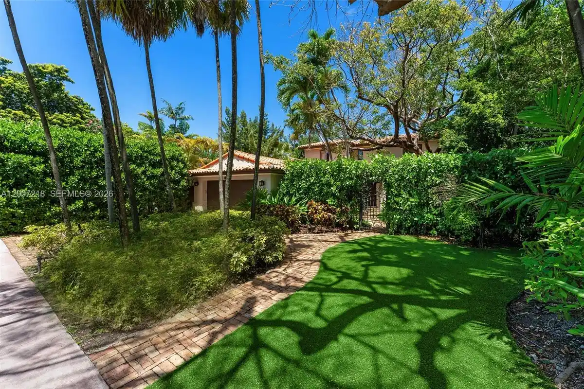 6121 La Gorce Dr, Miami Beach: photo 1 of 36