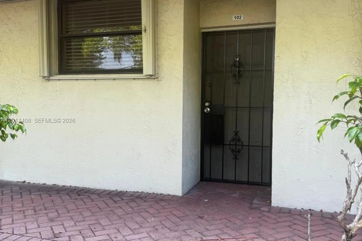 109 Lake Emerald Dr #102, Oakland Park: photo 1 of 13