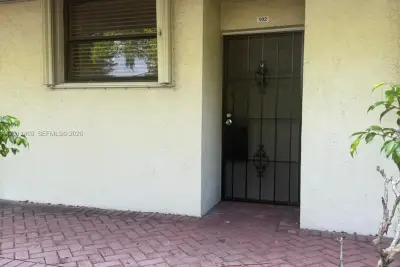 109 Lake Emerald Dr #102, Oakland Park: photo 1 of 13