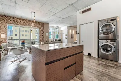 133 NE 2nd Ave #1208, Miami: photo 1 of 27