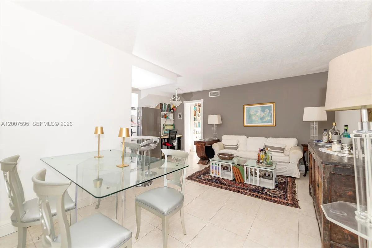 525 Meridian Ave #204, Miami Beach: photo 1 of 22