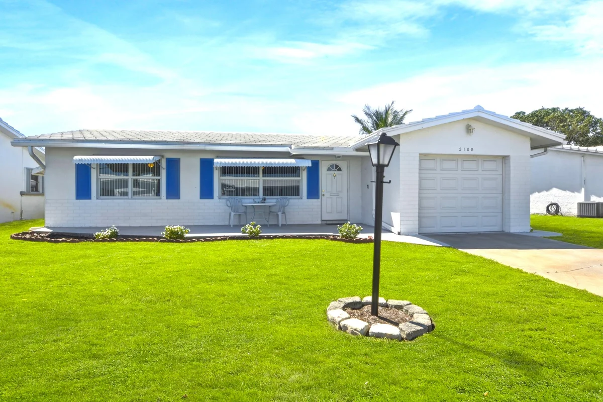 2108 SW 15th St, Boynton Beach: photo 1 of 14