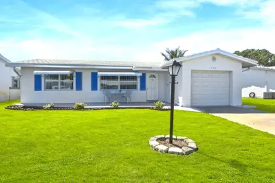 2108 SW 15th St, Boynton Beach: photo 1 of 14