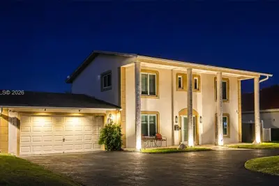 1660 NE 25th Ave, Pompano Beach: photo 1 of 28