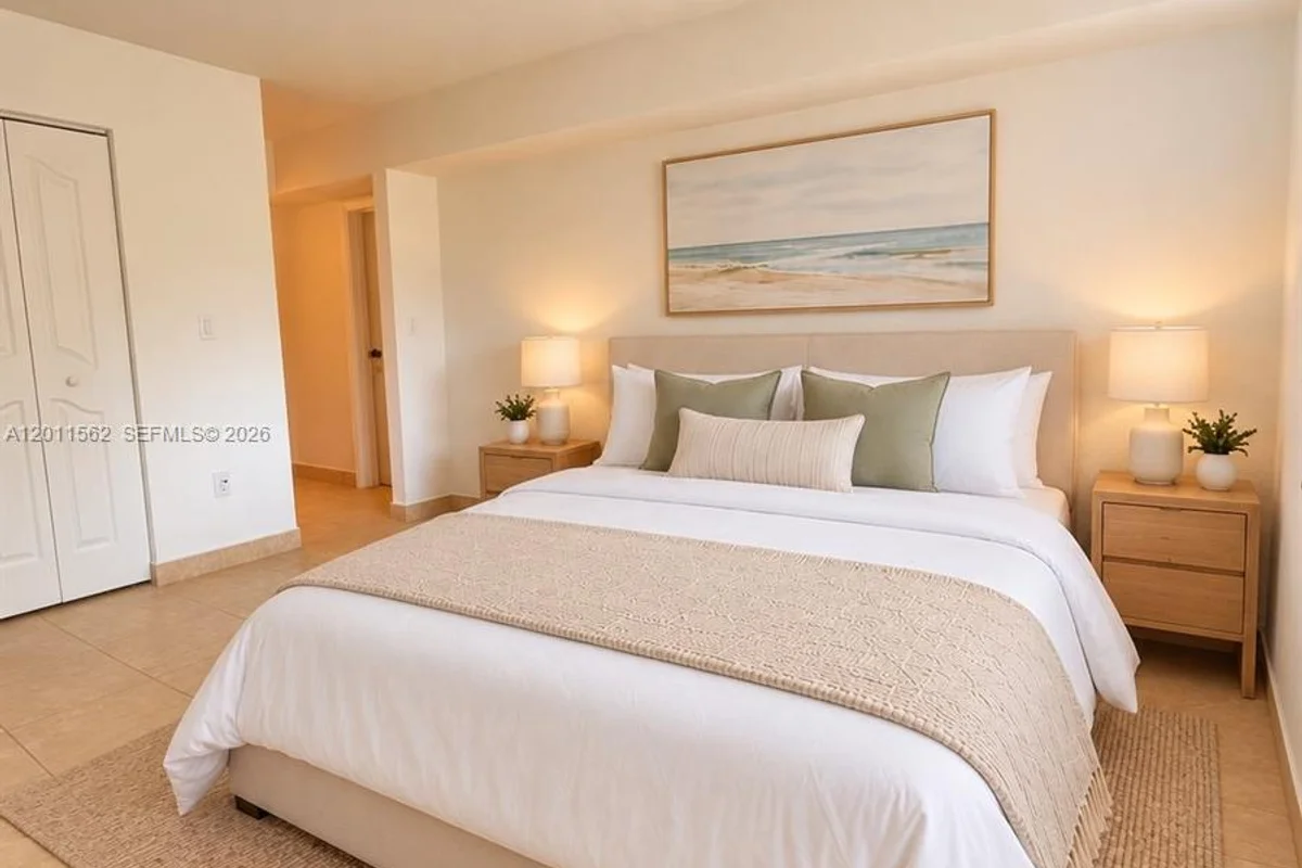 445 SW 11th St #107, Miami: photo 1 of 7