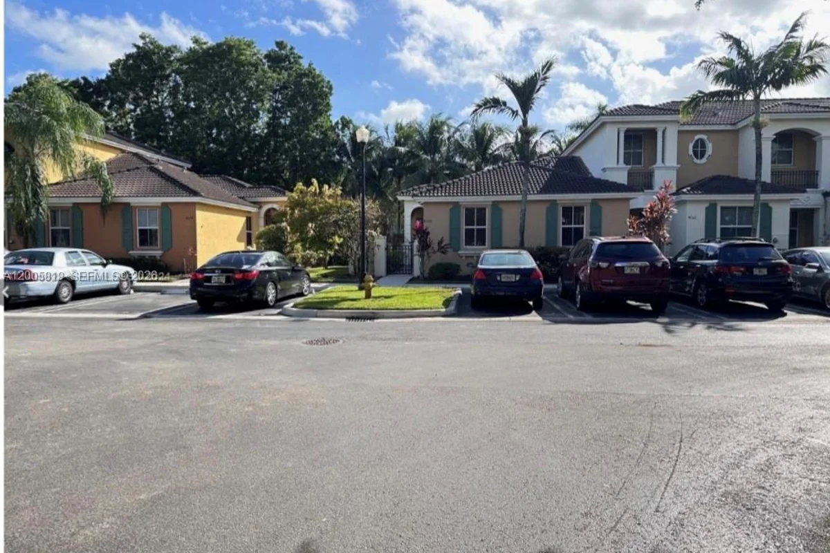 4268 NE 9th St, Homestead: photo 1 of 6