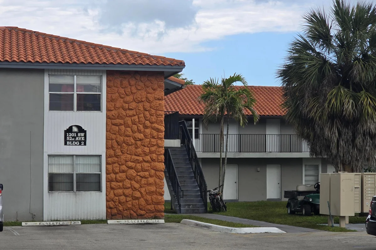 1201 SW 52nd Ave #202-2, North Lauderdale: photo 1 of 33
