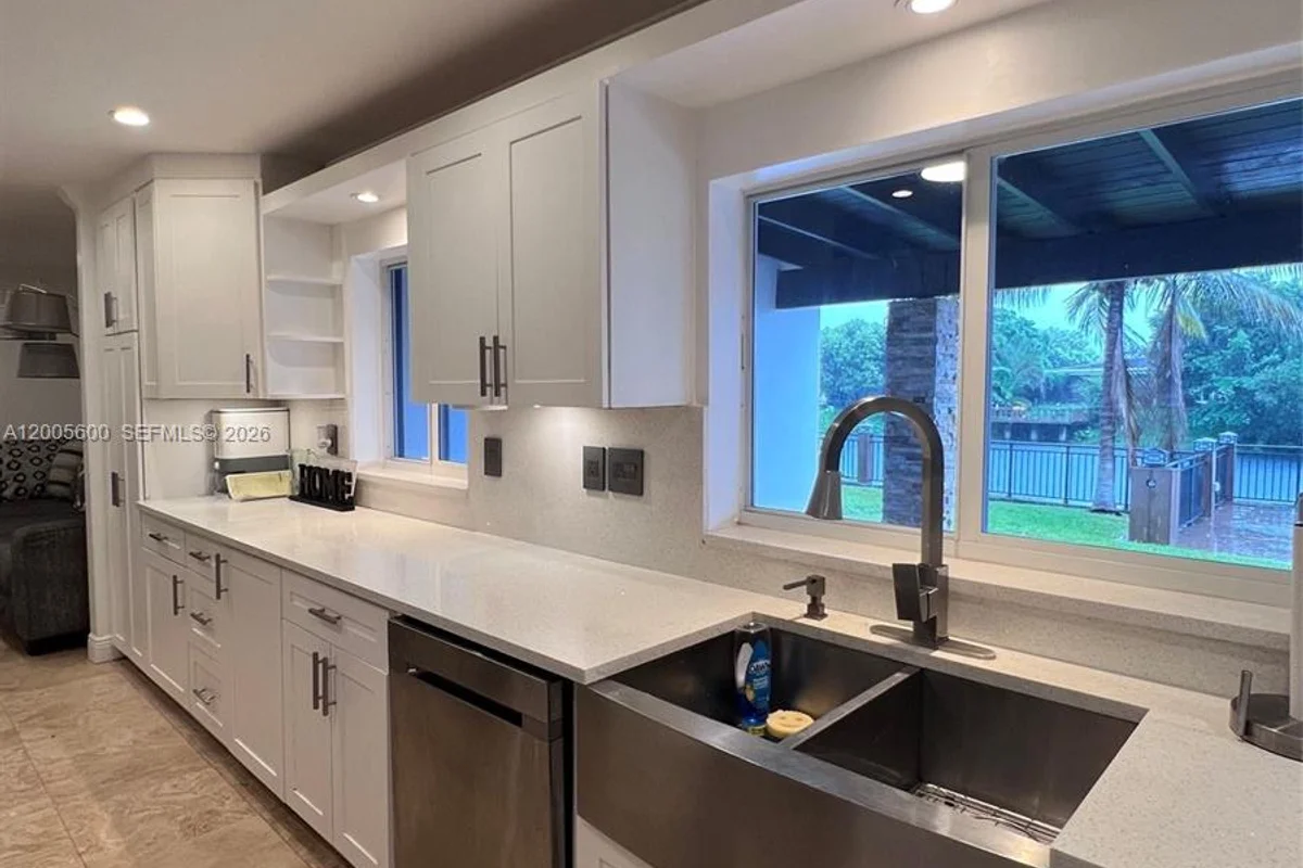 13412 SW 68th Ter, Miami: photo 1 of 41