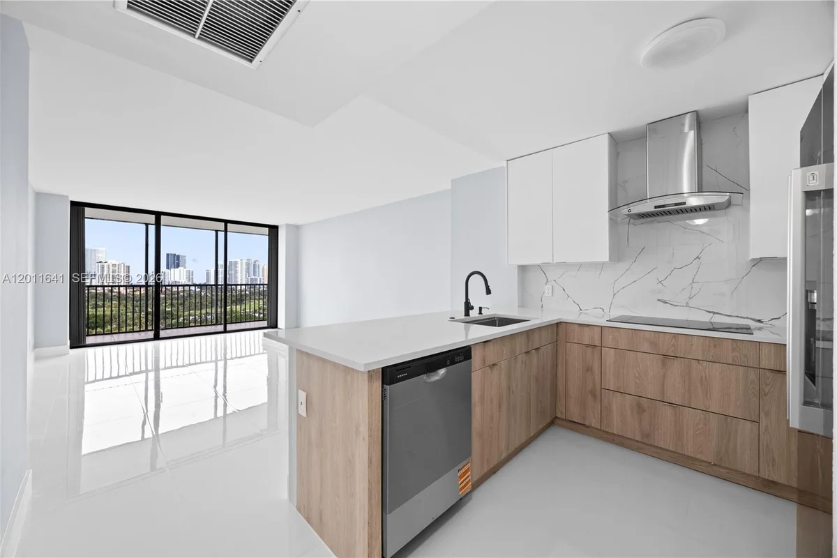 20335 W Country Club Dr #1905, Aventura: photo 1 of 27