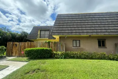 4664 Cherry Rd, West Palm Beach: photo 1 of 9
