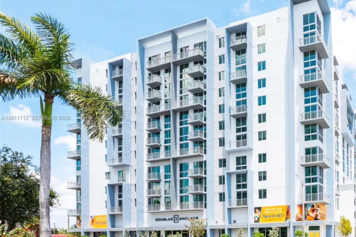 61 NW 37th Ave #21, Miami: photo 1 of 11