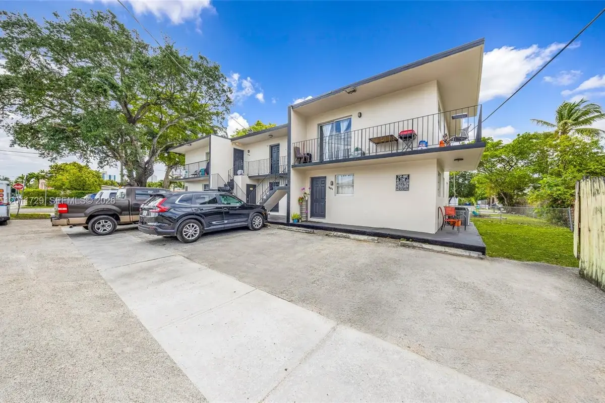 1800 NW 19th Ter, Miami: photo 1 of 34