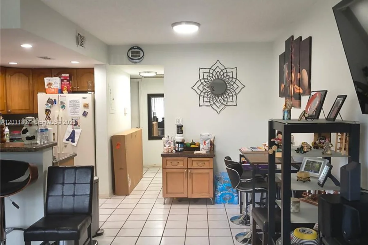 650 NW 86th Pl #3-101, Miami: photo 1 of 11