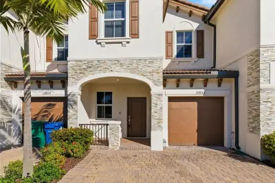 12865 NW 24th Ave, Miami: photo 1 of 22
