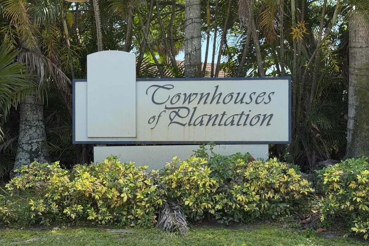 4700 NW 9th Ct, Plantation: photo 1 of 18