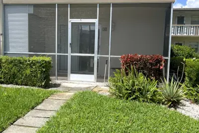 52 Dorchester, West Palm Beach: photo 1 of 26