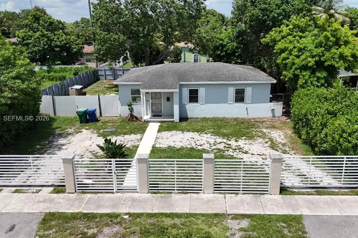 335 NW 187th St, Miami Gardens: photo 1 of 16