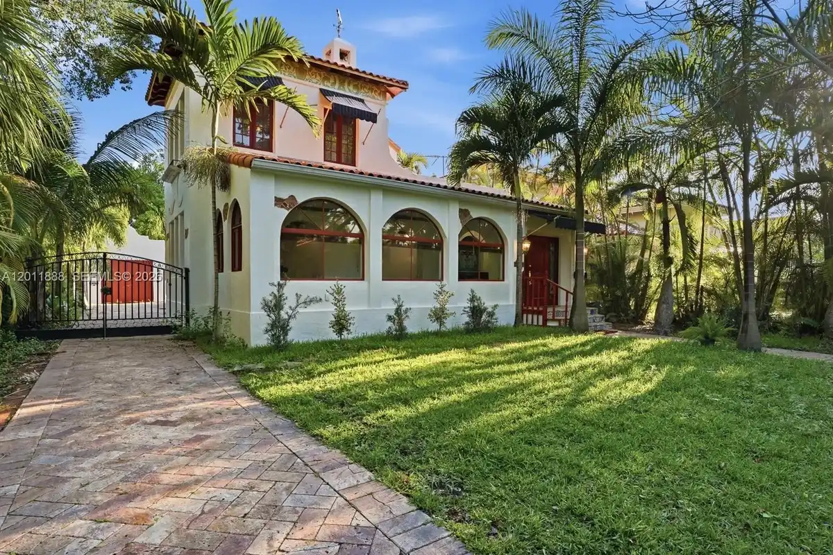 1137 Asturia Ave, Coral Gables: photo 1 of 56