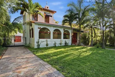 1137 Asturia Ave, Coral Gables: photo 1 of 56