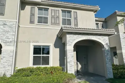 1684 SE 26th Ter, Homestead: photo 1 of 13