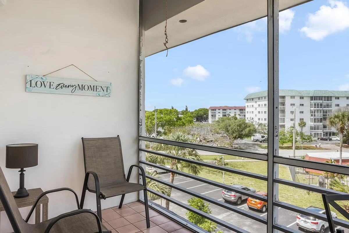 4770 NW 21st St #402, Lauderhill: photo 1 of 31