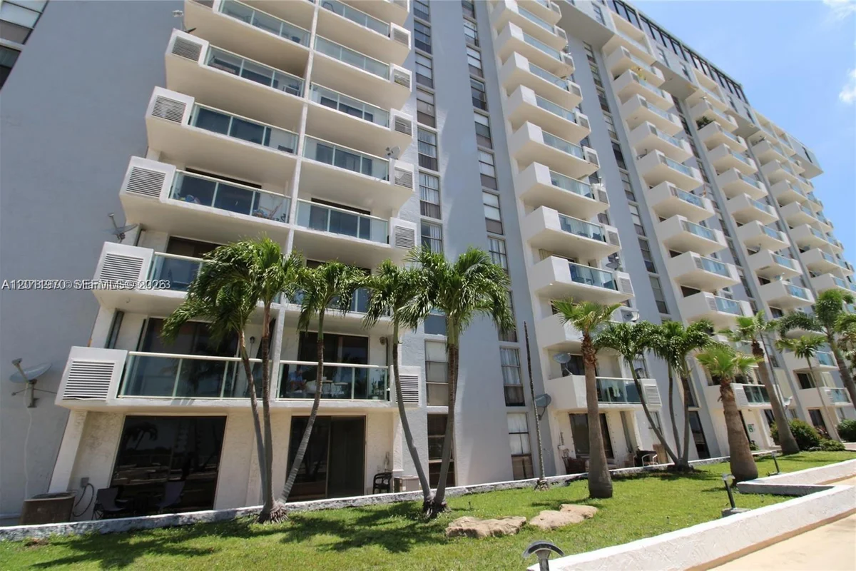 13499 Biscayne Blvd #404, North Miami: photo 1 of 7