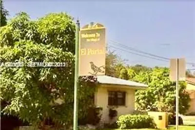 Townhouse in El Portal: photo 1 of 11
